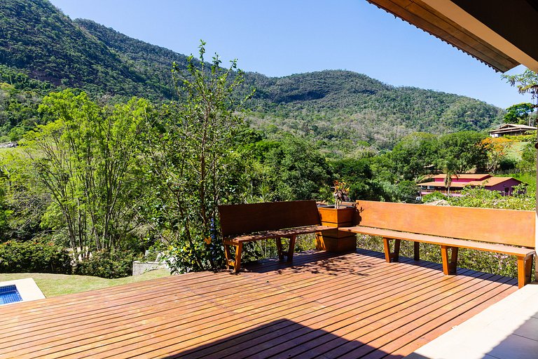 Refúgio Colonial: 4 suítes, piscina e área gourmet