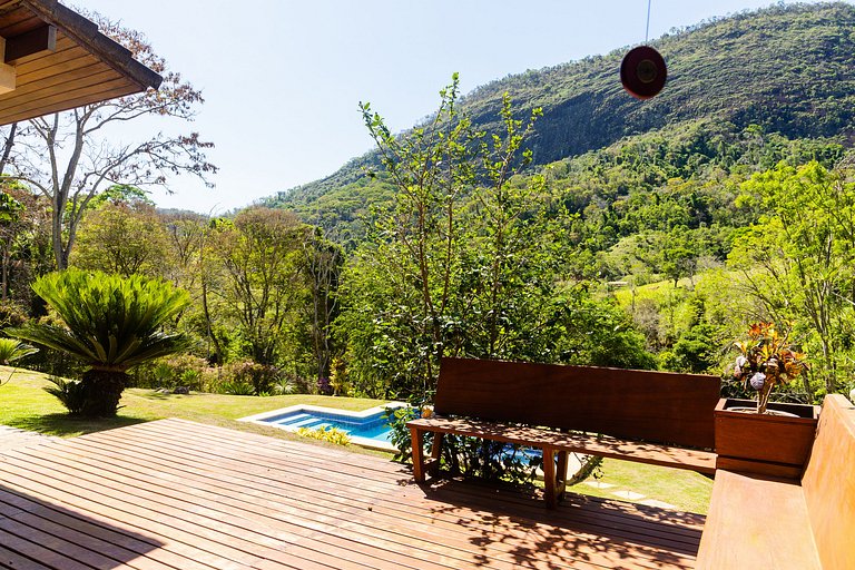 Refúgio Colonial: 4 suítes, piscina e área gourmet