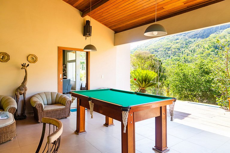 Refúgio Colonial: 4 suítes, piscina e área gourmet