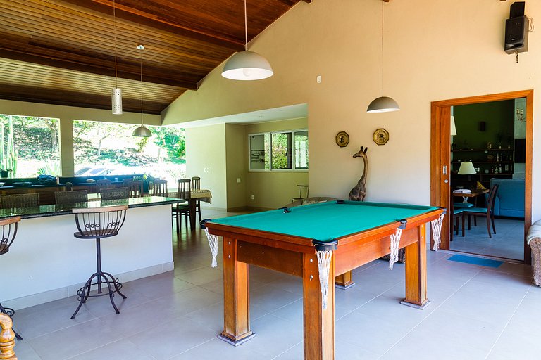 Refúgio Colonial: 4 suítes, piscina e área gourmet