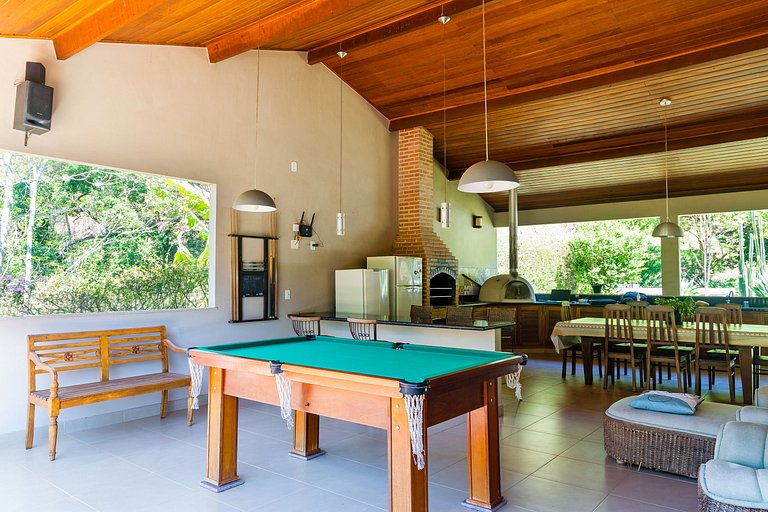 Refúgio Colonial: 4 suítes, piscina e área gourmet