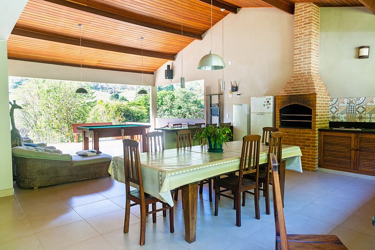 Refúgio Colonial: 4 suítes, piscina e área gourmet