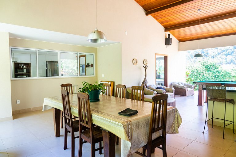 Refúgio Colonial: 4 suítes, piscina e área gourmet