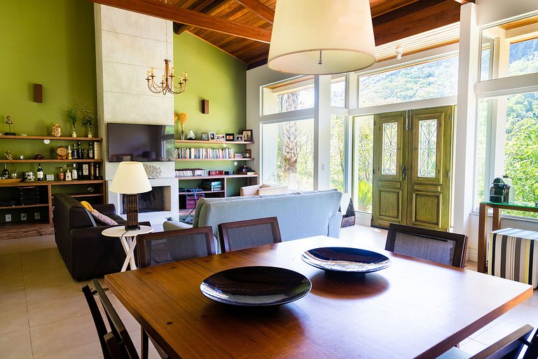 Refúgio Colonial: 4 suítes, piscina e área gourmet