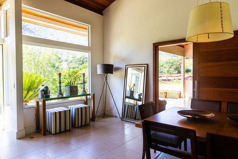 Refúgio Colonial: 4 suítes, piscina e área gourmet