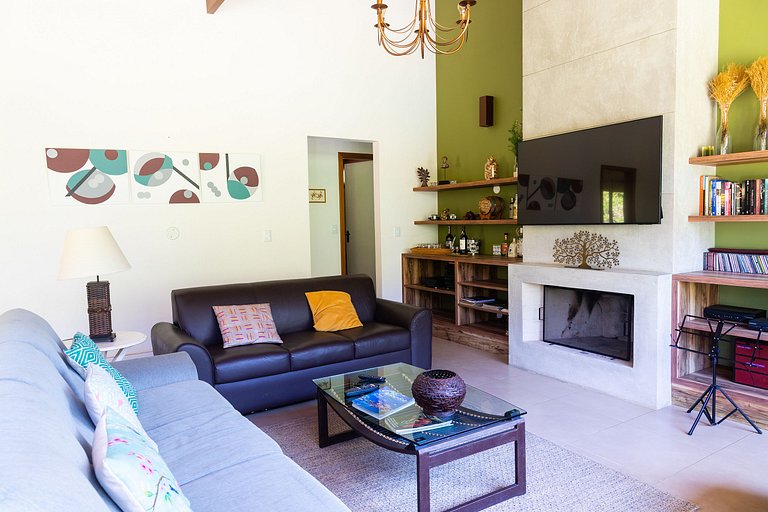 Refúgio Colonial: 4 suítes, piscina e área gourmet