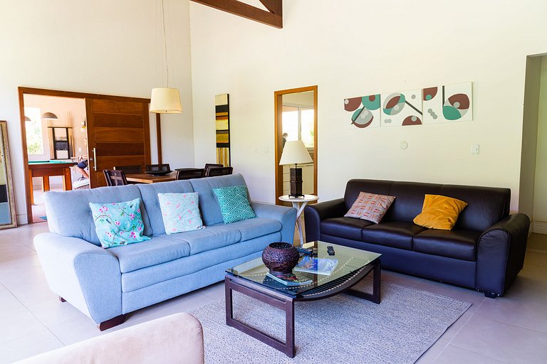 Refúgio Colonial: 4 suítes, piscina e área gourmet