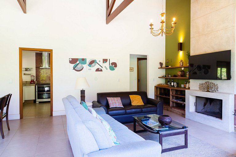 Refúgio Colonial: 4 suítes, piscina e área gourmet