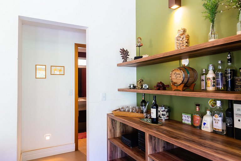 Refúgio Colonial: 4 suítes, piscina e área gourmet