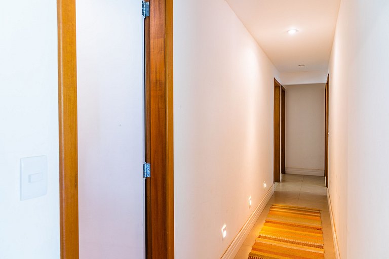 Refúgio Colonial: 4 suítes, piscina e área gourmet