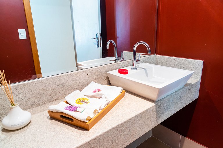 Refúgio Colonial: 4 suítes, piscina e área gourmet