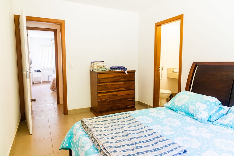 Refúgio Colonial: 4 suítes, piscina e área gourmet