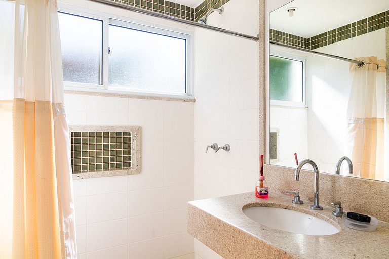 Refúgio Colonial: 4 suítes, piscina e área gourmet