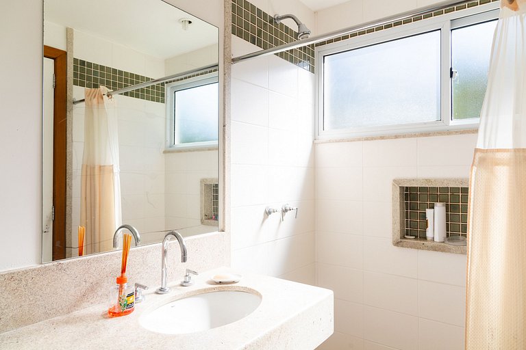 Refúgio Colonial: 4 suítes, piscina e área gourmet