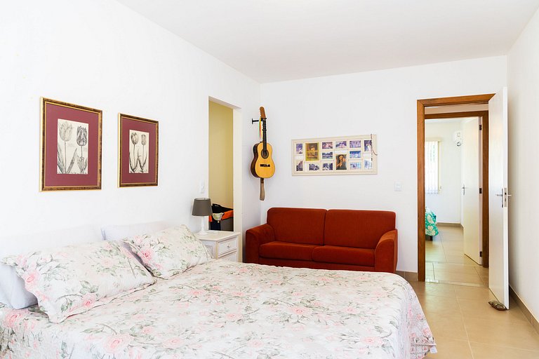 Refúgio Colonial: 4 suítes, piscina e área gourmet