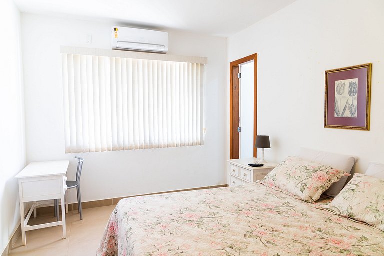 Refúgio Colonial: 4 suítes, piscina e área gourmet