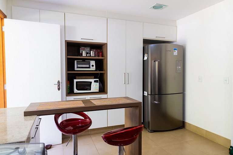 Refúgio Colonial: 4 suítes, piscina e área gourmet