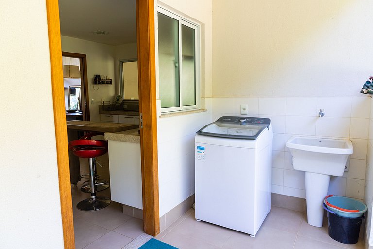 Refúgio Colonial: 4 suítes, piscina e área gourmet