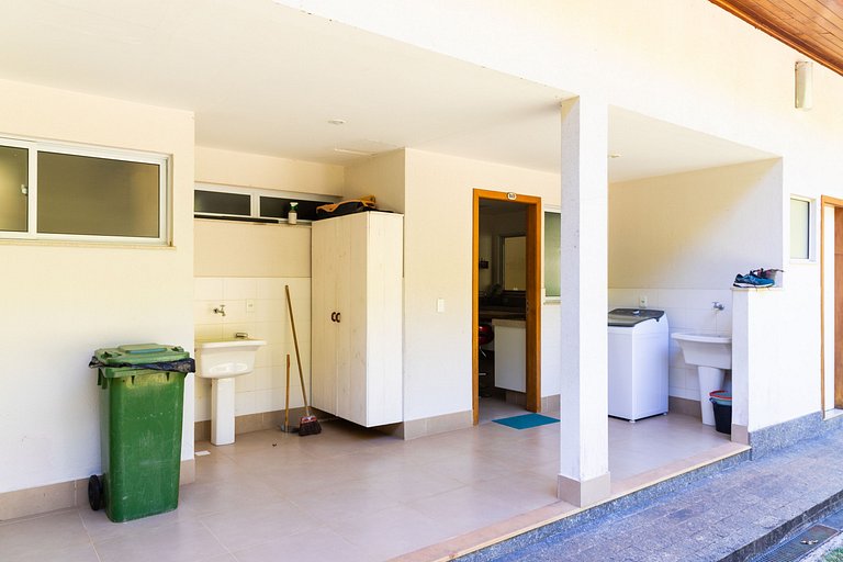 Refúgio Colonial: 4 suítes, piscina e área gourmet