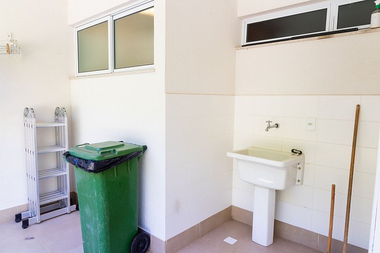 Refúgio Colonial: 4 suítes, piscina e área gourmet