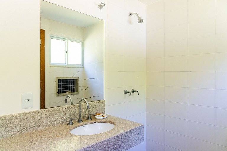 Refúgio Colonial: 4 suítes, piscina e área gourmet