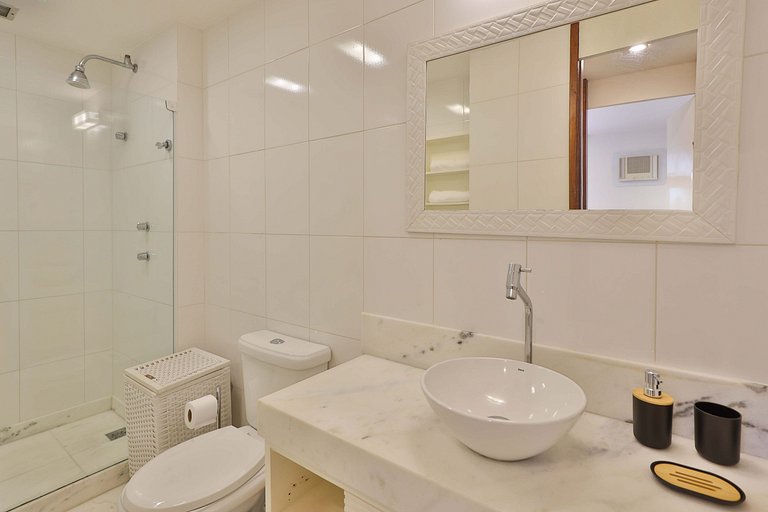 Leblon Breeze: praia, piscina, garagem e metrô!