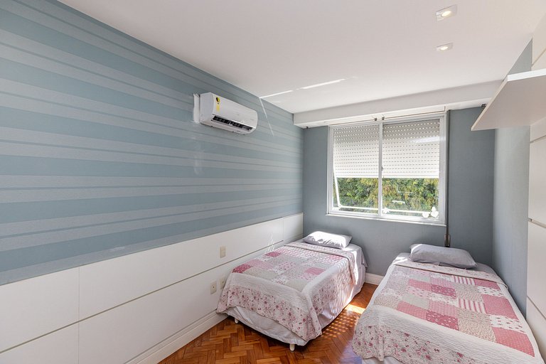 Solar Arpoador: 2 qts (1st) na Praia de Ipanema