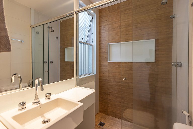 Solar Arpoador: 2 qts (1st) na Praia de Ipanema