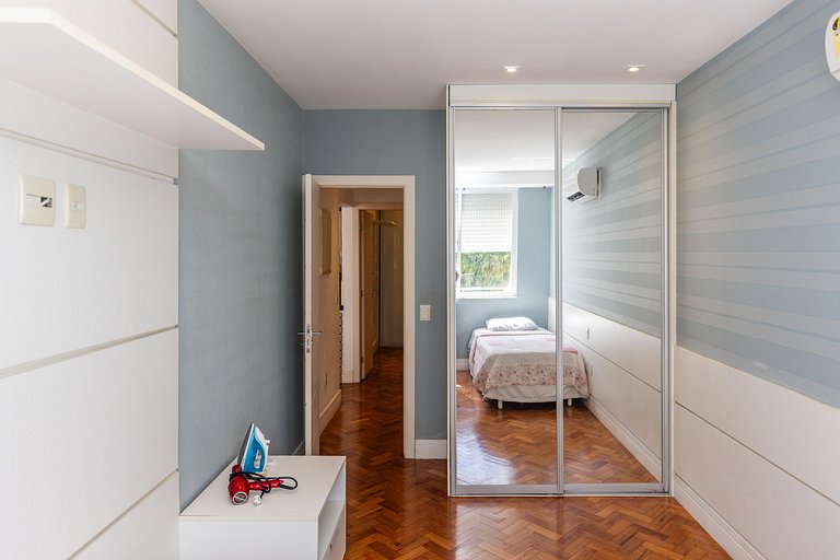 Solar Arpoador: 2 qts (1st) na Praia de Ipanema