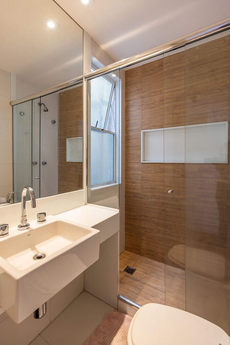 Solar Arpoador: 2 qts (1st) na Praia de Ipanema