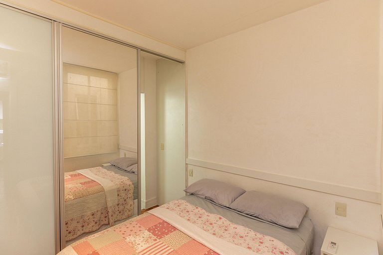 Solar Arpoador: 2 qts (1st) na Praia de Ipanema