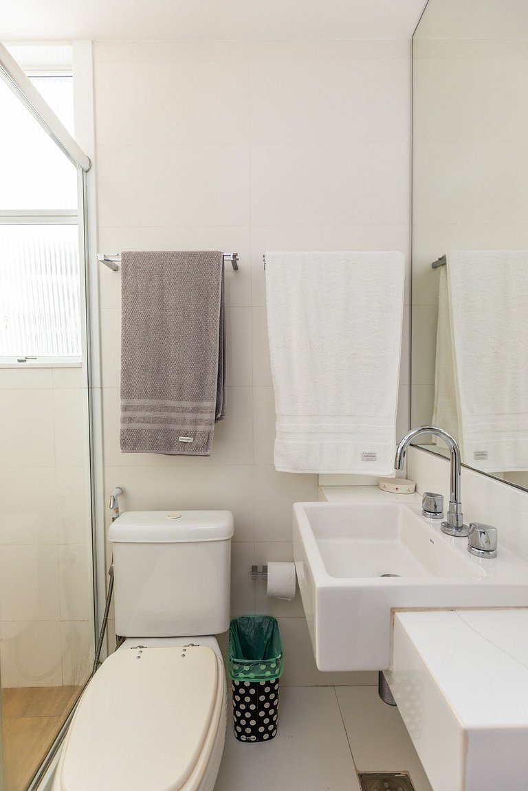 Solar Arpoador: 2 qts (1st) na Praia de Ipanema