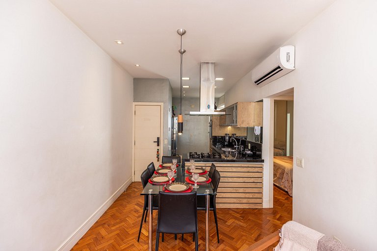 Solar Arpoador: 2 qts (1st) na Praia de Ipanema