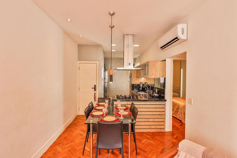 Solar Arpoador: 2 qts (1st) na Praia de Ipanema