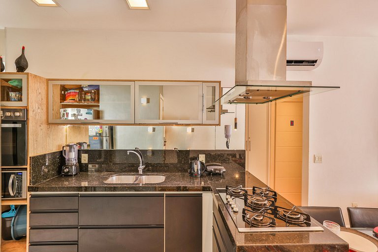 Solar Arpoador: 2 qts (1st) na Praia de Ipanema