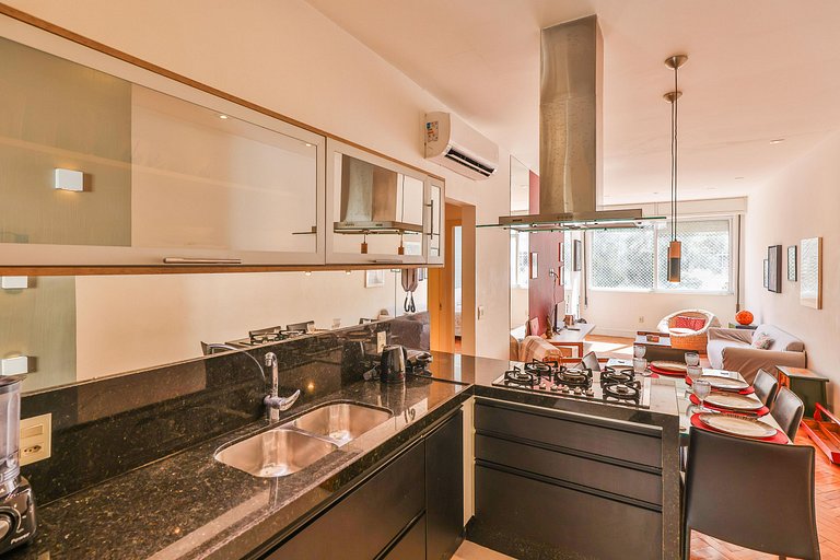 Solar Arpoador: 2 qts (1st) na Praia de Ipanema