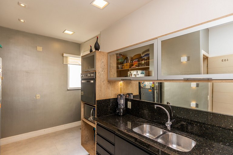 Solar Arpoador: 2 qts (1st) na Praia de Ipanema