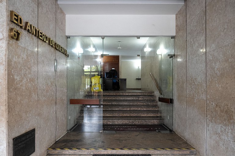 Leblon Living: localização, vaga e metrô na porta!