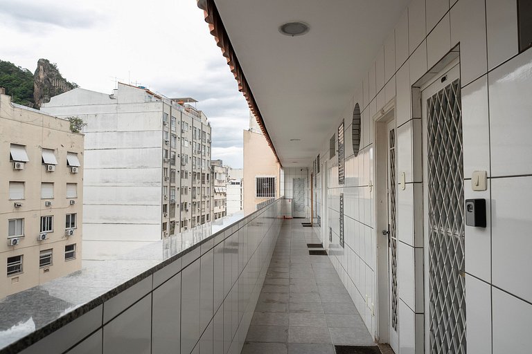 Copacabana Quiet: cama queen e localização soberba