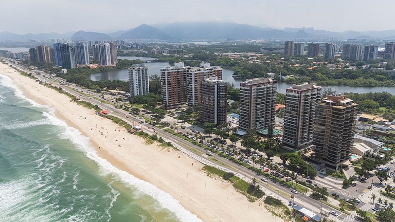 Barra Breeze: Estilo, Conforto e Vista Soberba!
