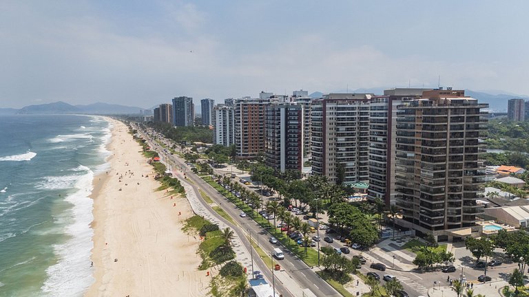 Barra Breeze: Estilo, Conforto e Vista Soberba!