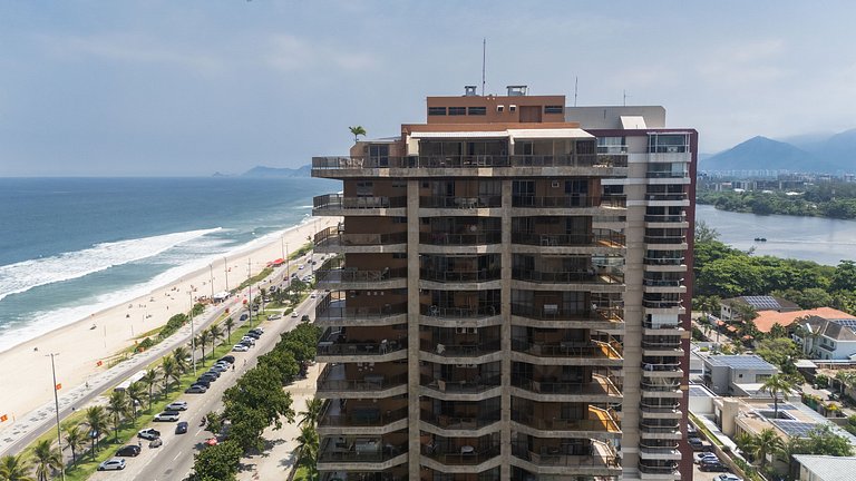 Barra Breeze: Estilo, Conforto e Vista Soberba!