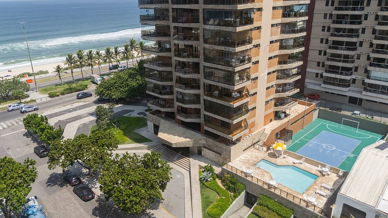Barra Breeze: Estilo, Conforto e Vista Soberba!