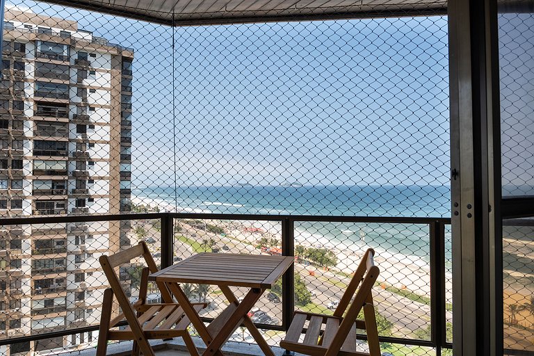 Barra Breeze: Estilo, Conforto e Vista Soberba!