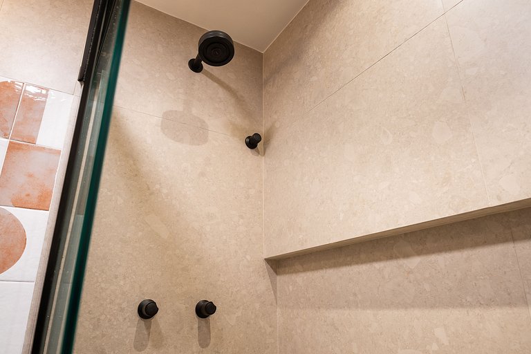 Barra Breeze: Estilo, Conforto e Vista Soberba!