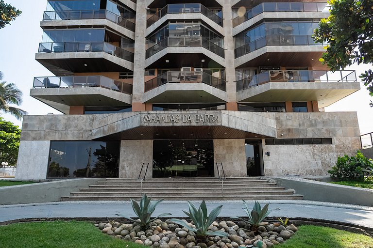 Barra Breeze: Estilo, Conforto e Vista Soberba!
