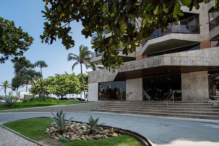 Barra Breeze: Estilo, Conforto e Vista Soberba!