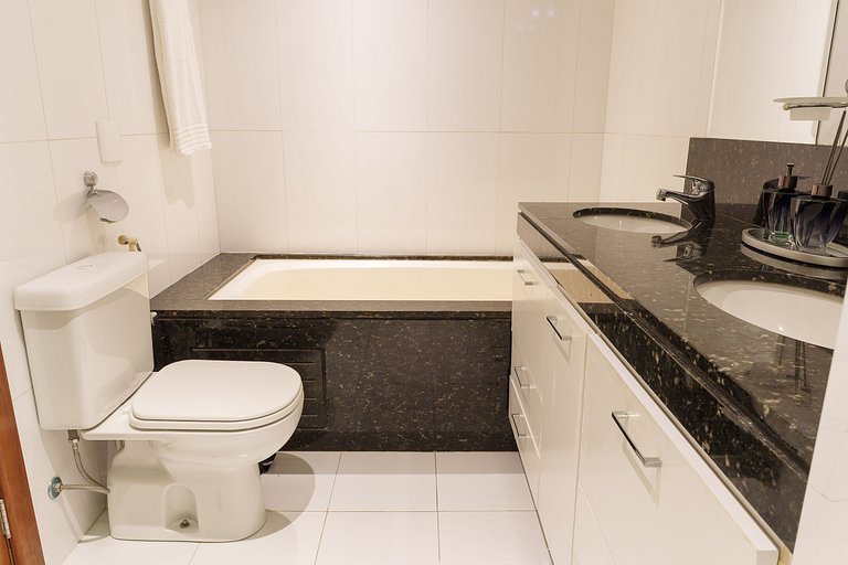 Wyndham Rio Barra: 2 Suítes, Varandas e Vista Mar!