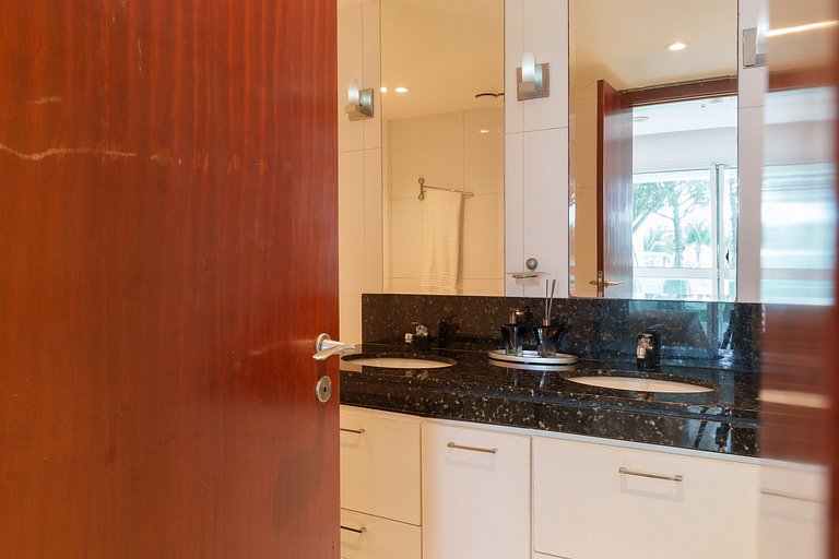 Wyndham Rio Barra: 2 Suítes, Varandas e Vista Mar!