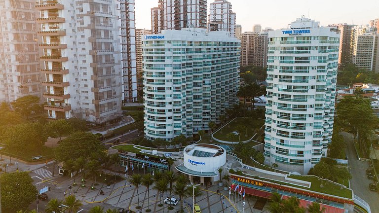 Wyndham Rio Barra: 2 Suítes, Varandas e Vista Mar!